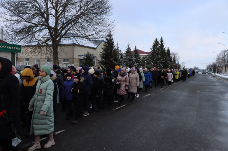 Торжественно-траурный митинг в Прохоровке.