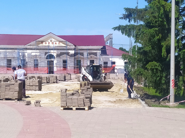 Реновация площади Славы продолжается.